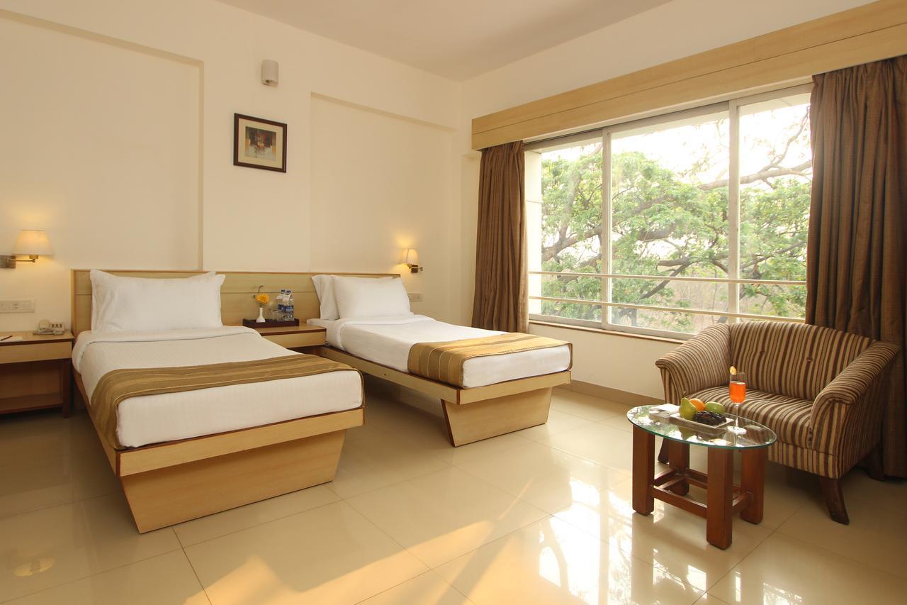 Hotel Phoenix Koregaon Park Pune Exterior photo