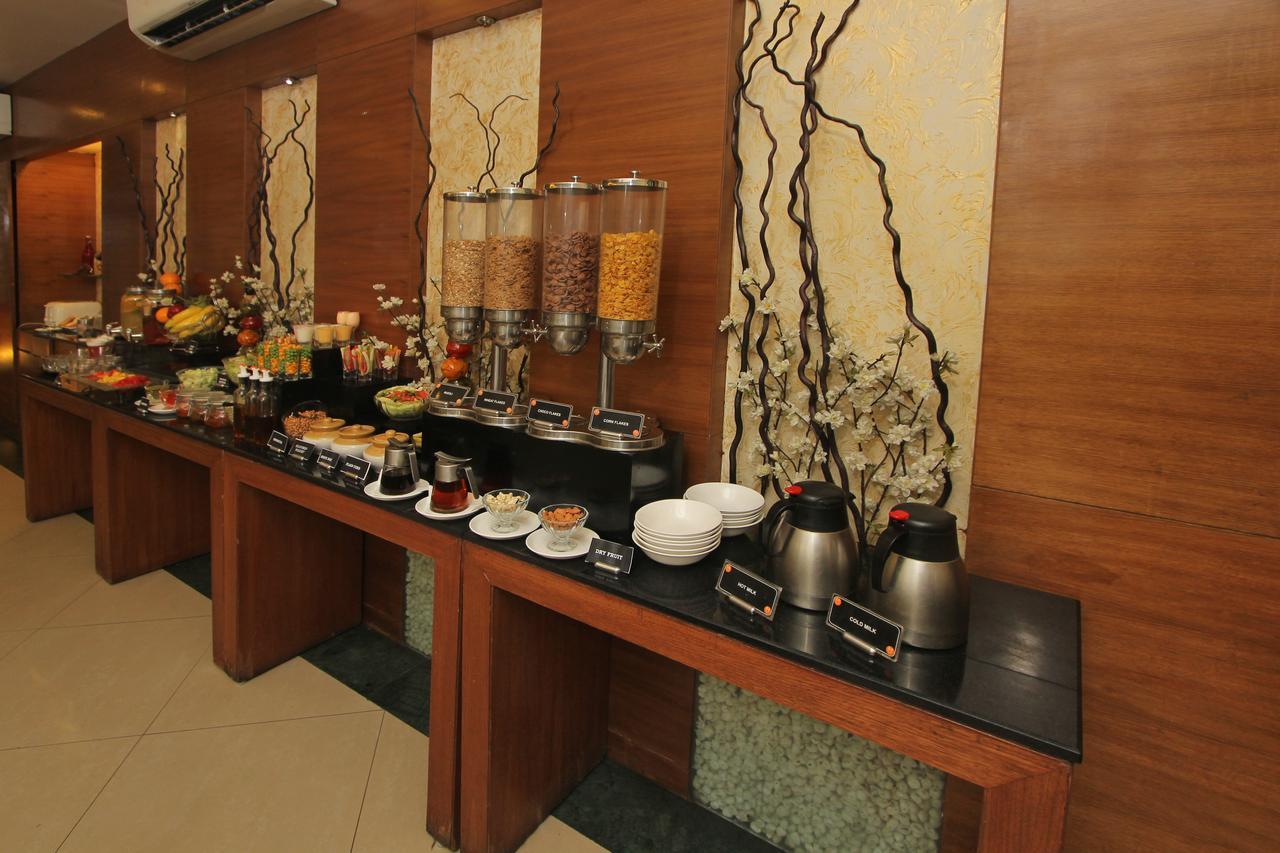 Hotel Phoenix Koregaon Park Pune Exterior photo