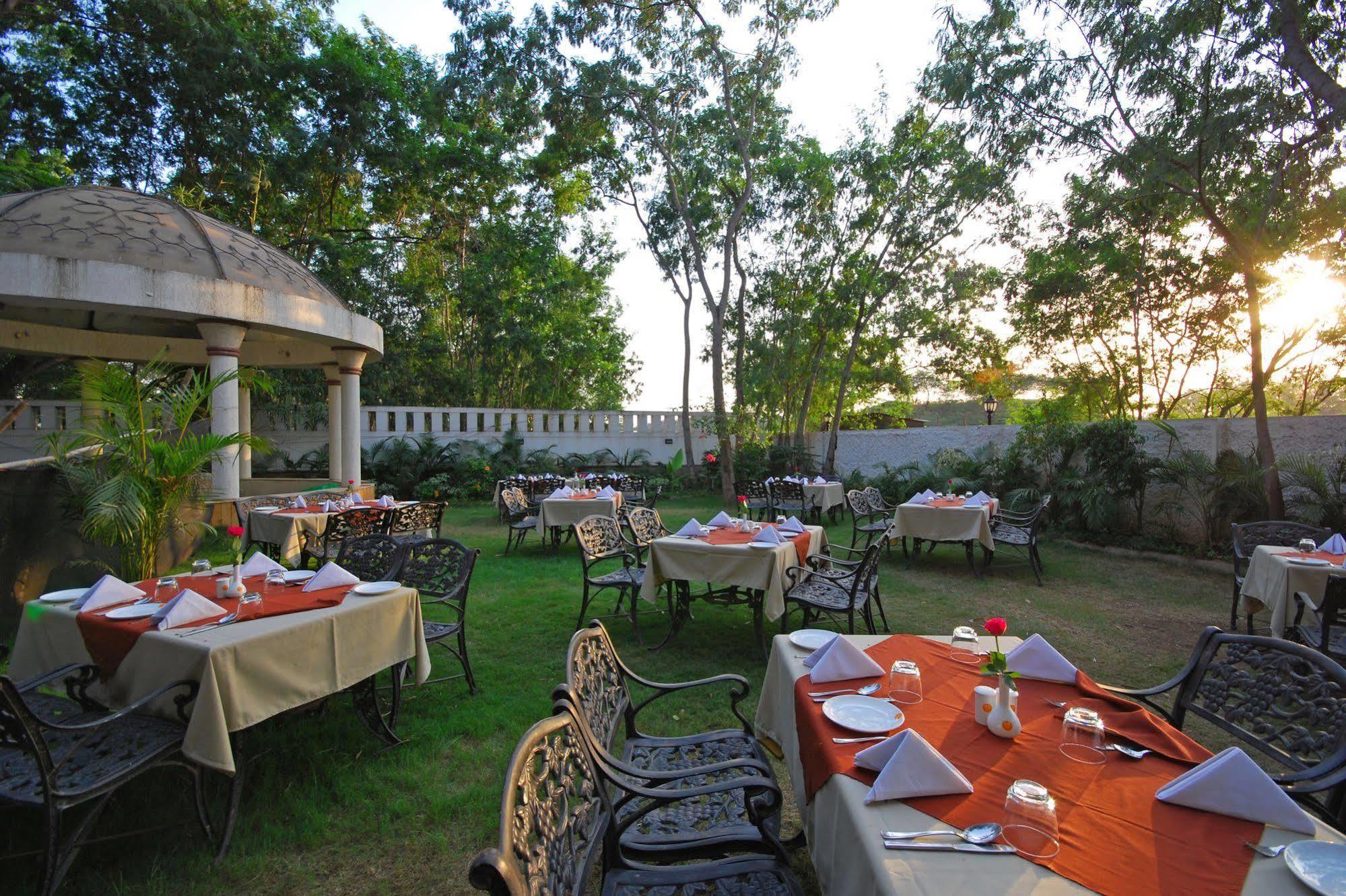 Hotel Phoenix Koregaon Park Pune Exterior photo