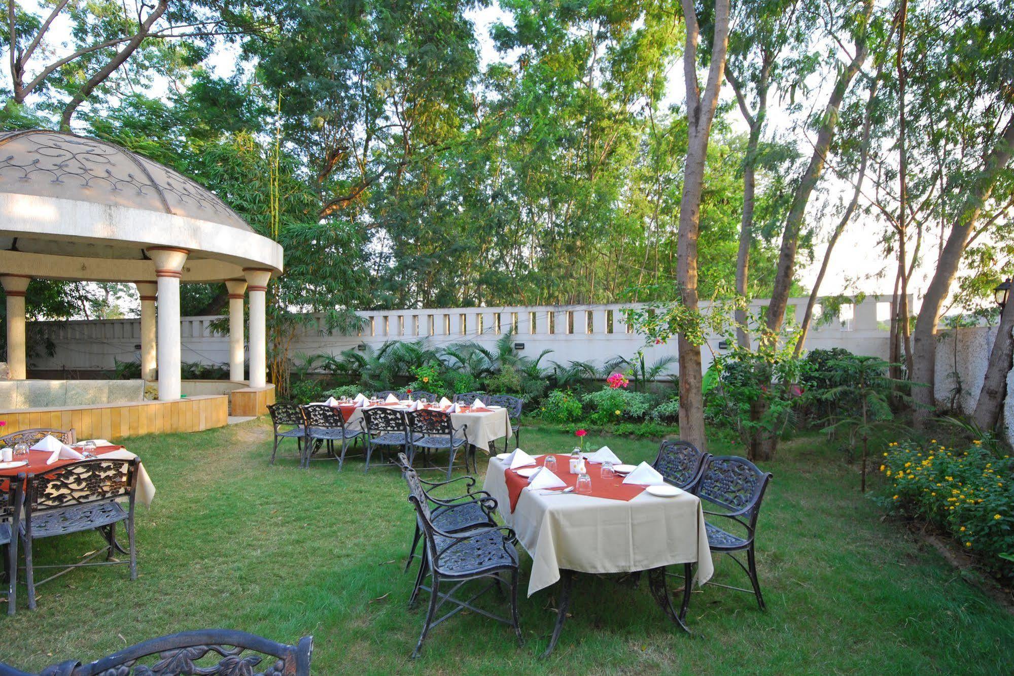 Hotel Phoenix Koregaon Park Pune Exterior photo