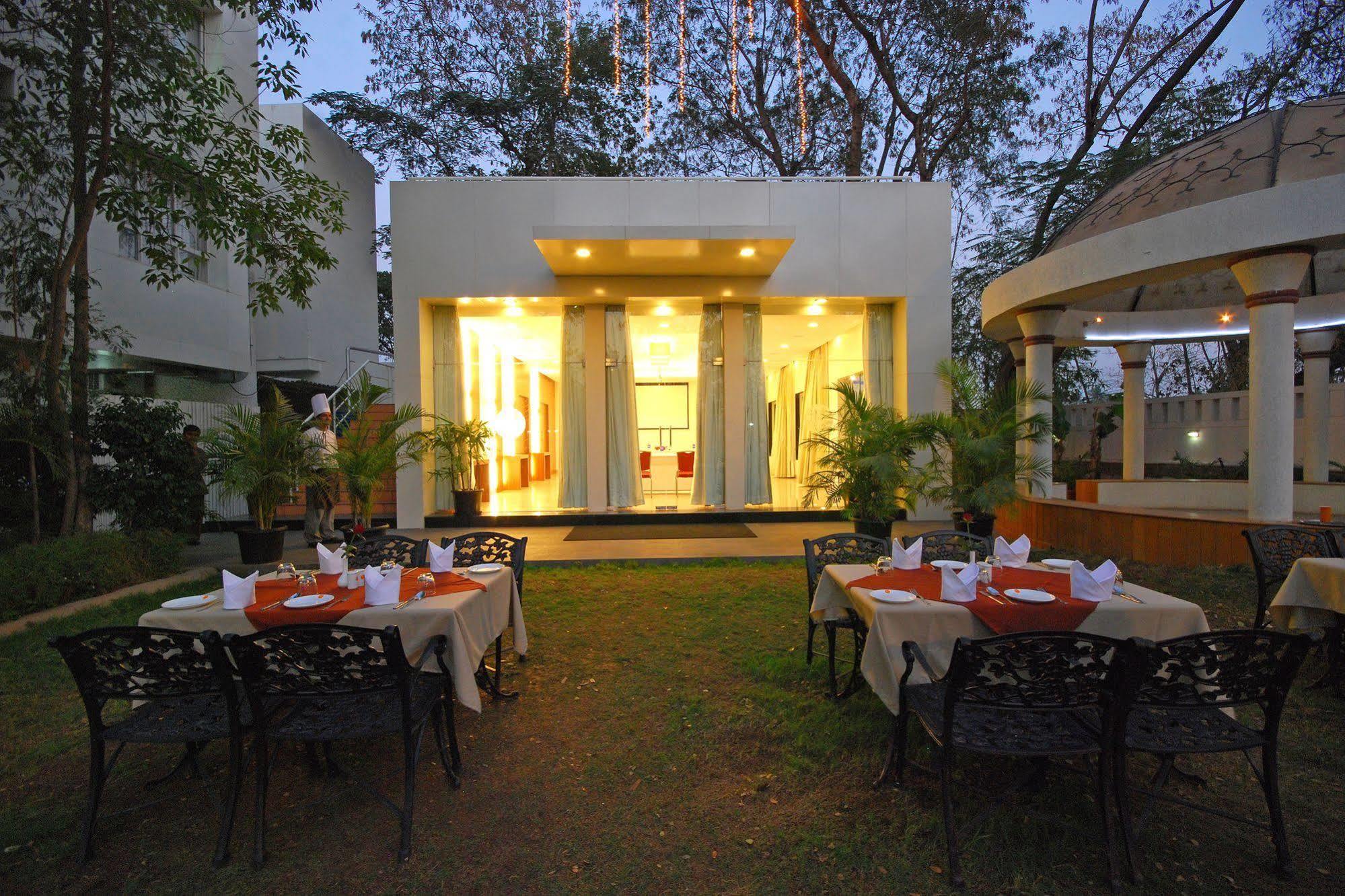 Hotel Phoenix Koregaon Park Pune Exterior photo